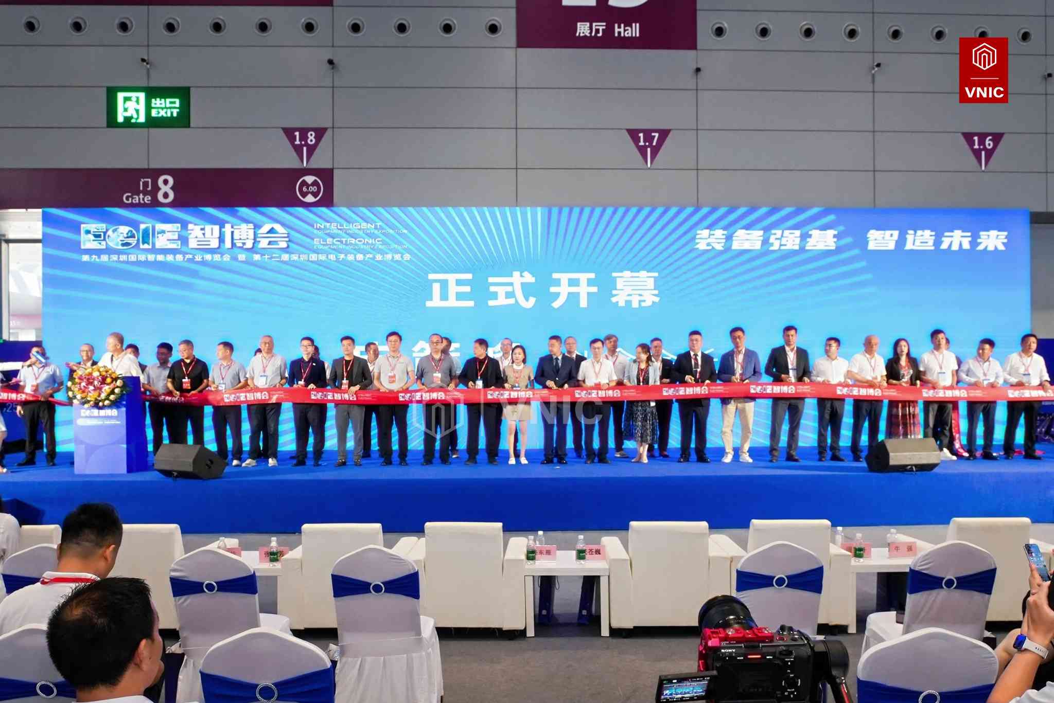 30+ địa biểu từ ASEAN, hiệp hội, doanh nghiệp sản xuất và khách hàng cùng tham gia cắt băng khánh thành