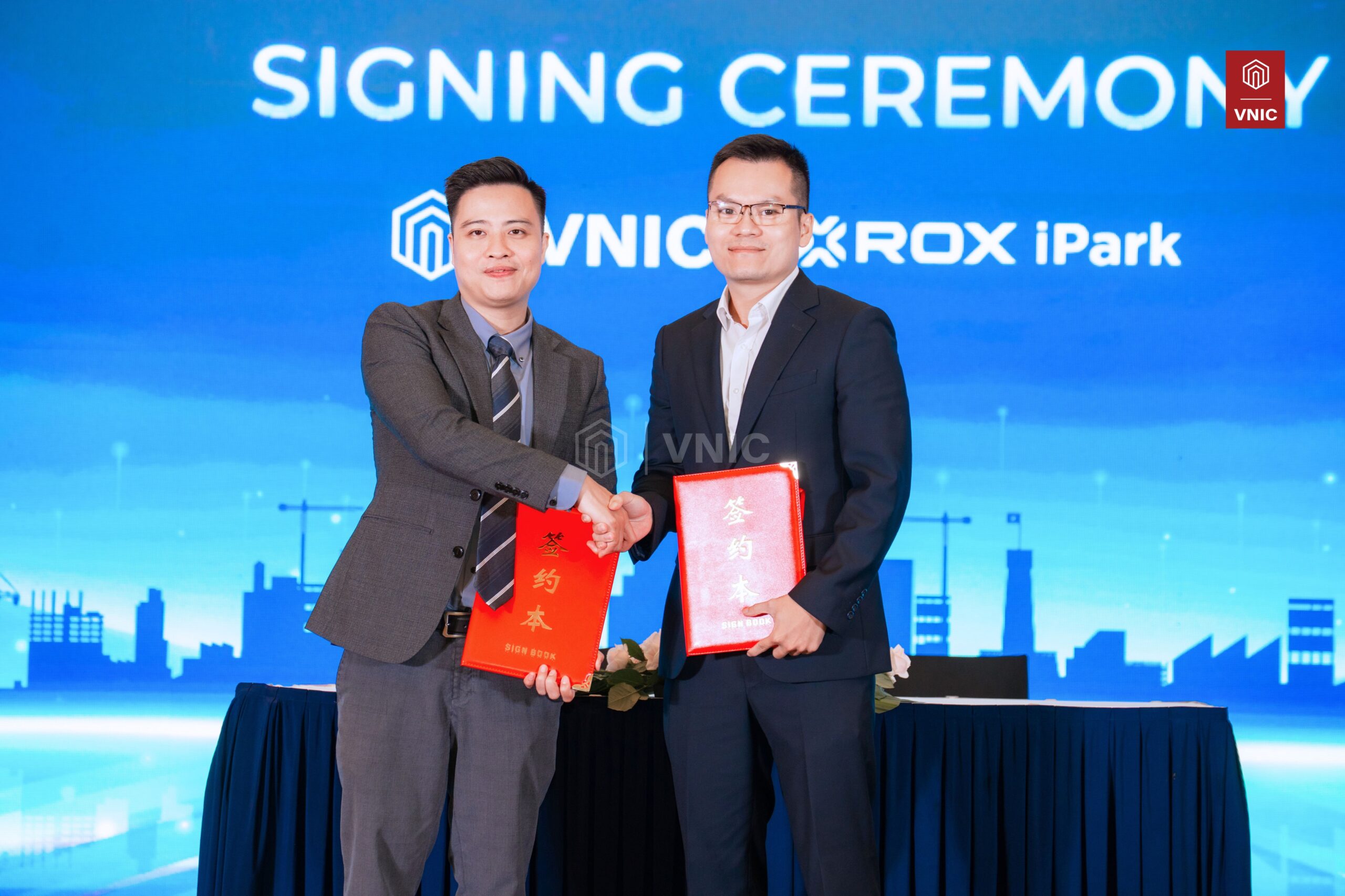 Ký kết hợp tác giữa VNIC - Vietnam Investment Consulting và ROX iPARK