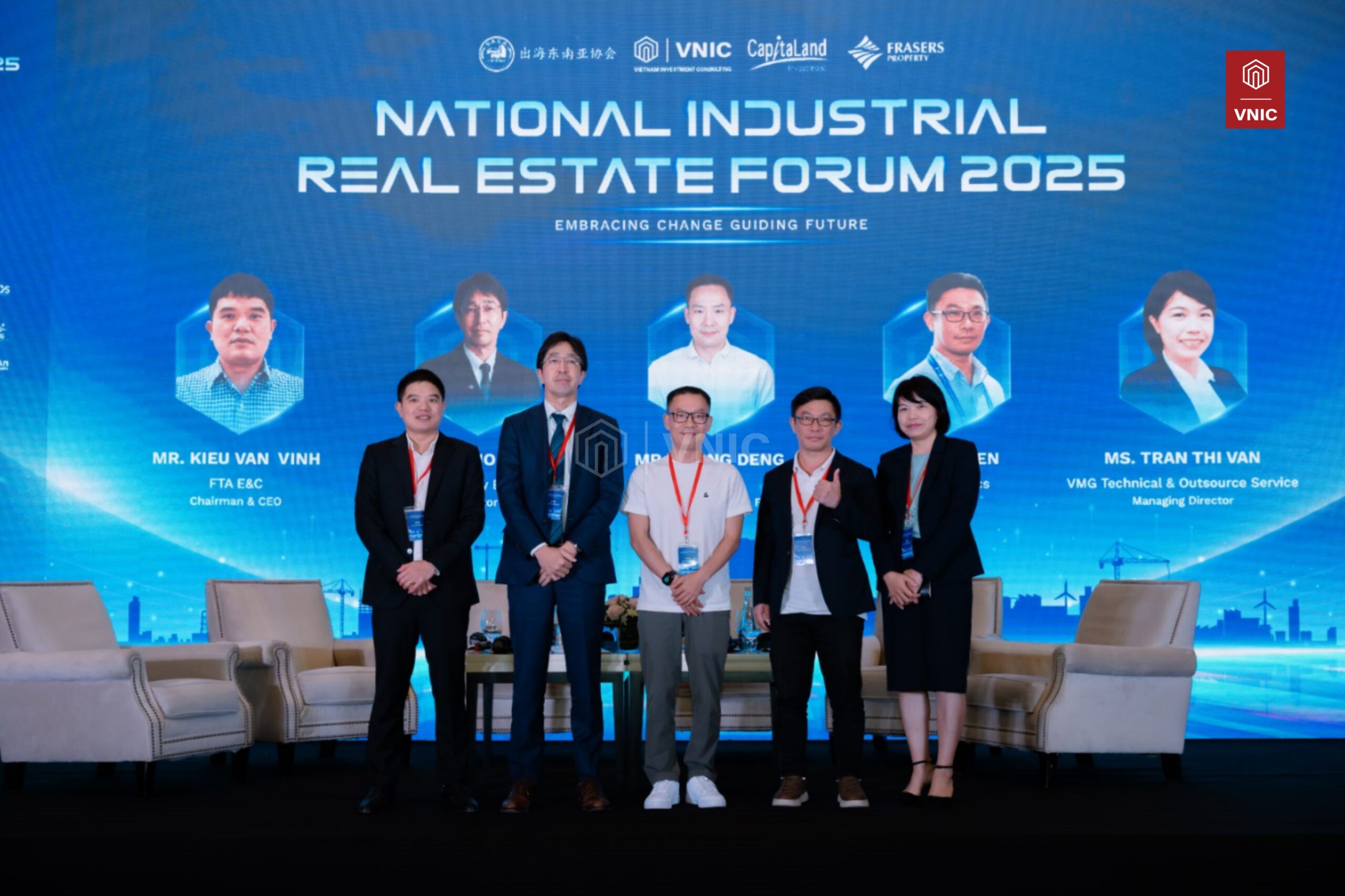 Các diễn giả tại Talkshow 2 chụp ảnh lưu niệm