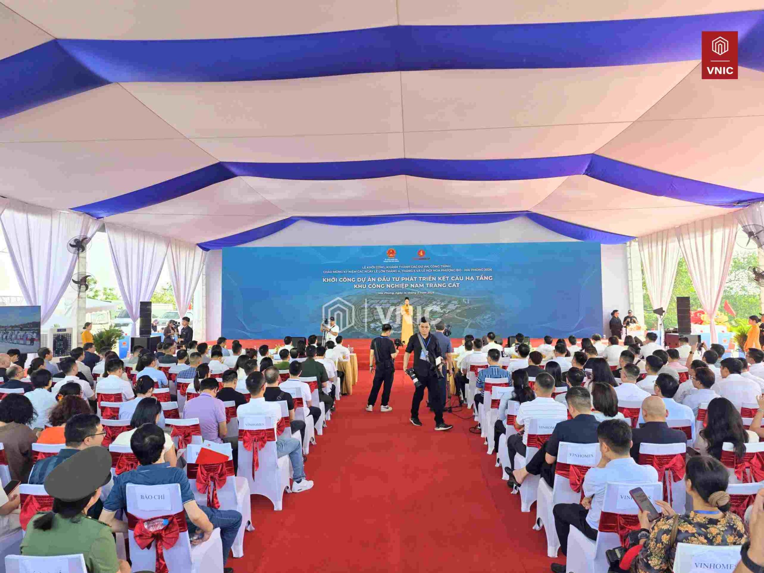 Chương trình có sự hiện diện của các lãnh đạo thành phố Hải Phòng cùng các cơ quan Sở ngành